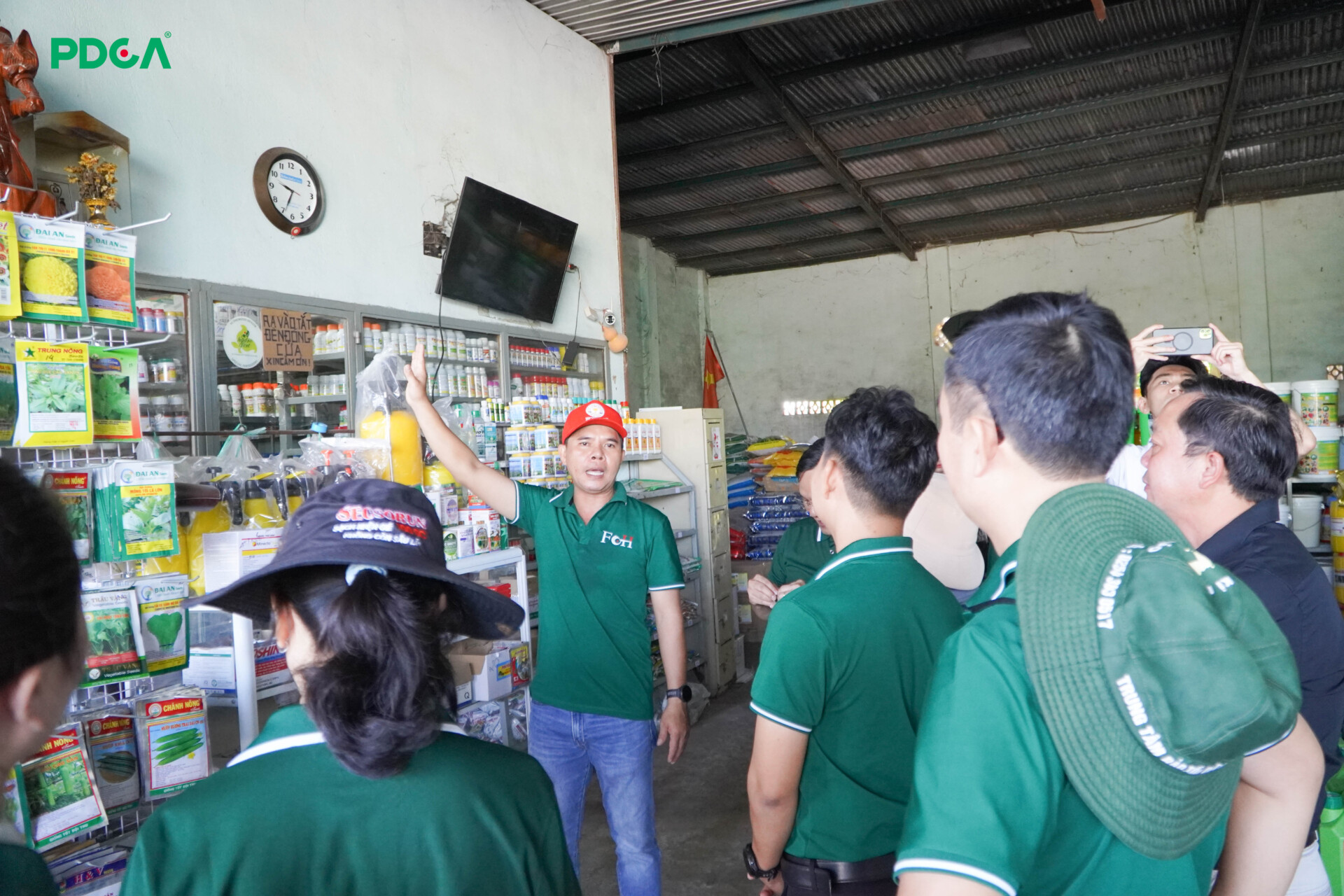 Đến thăm công ty TNHH Huỳnh Chương